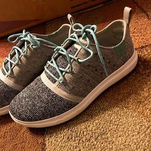 Under Armour size 7.5 been worn maybe 3 times!